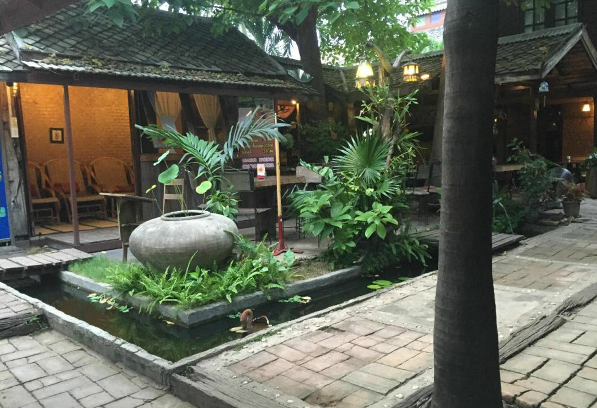 Baanlansa Bed&Bar Hotel Chiang Mai Exterior foto
